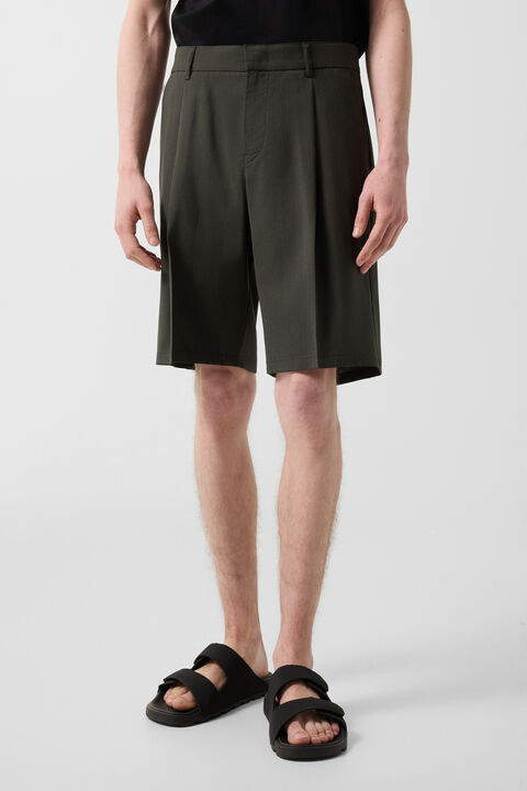 Johny Pleated Shorts In Olive Green